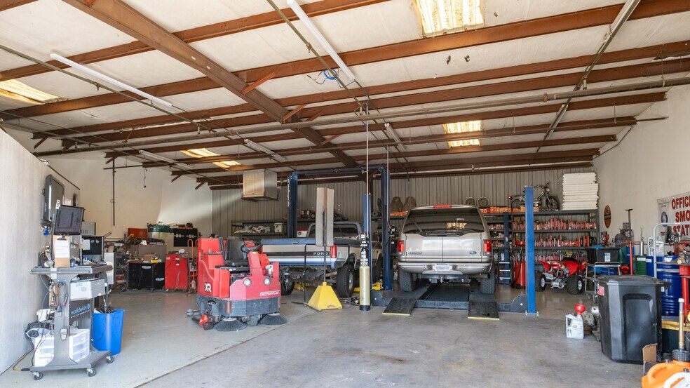 More Photos Of 281 W Merced St, Dinuba Freestanding For Sale