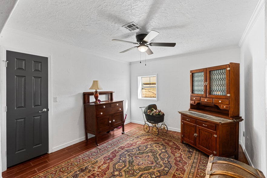 More Photos Of 410 W Harrison Ave, Guthrie Freestanding For Sale