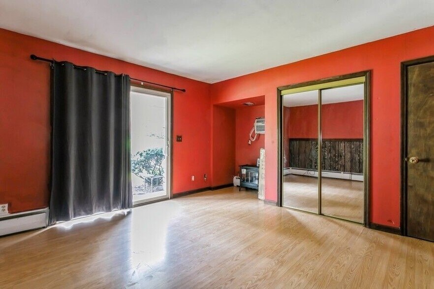 More Photos Of 109-111 N Cross Rd, Lagrangeville Veterinarian Kennel For Sale