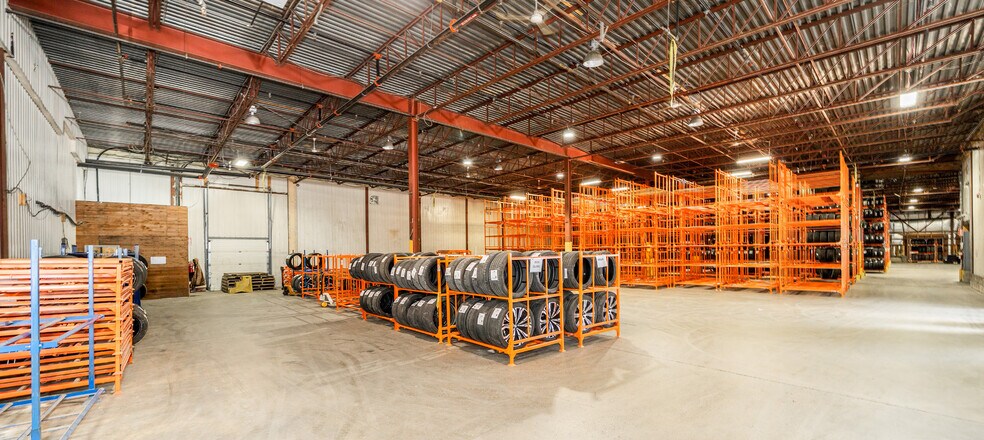More Photos Of 90 Rue De Rotterdam, Saint-Augustin-de-Desmaures Warehouse For Lease