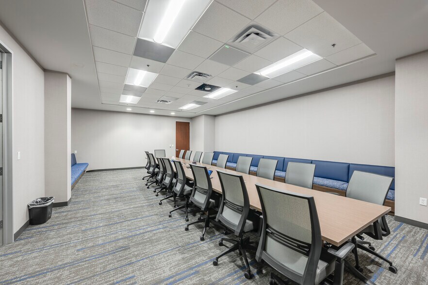 More Photos Of 13500 Heritage Pky, Fort Worth Office For Lease
