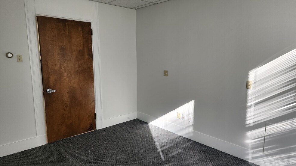 More Photos Of 14-18 Broadway, Taunton Storefront Retail Office For Lease