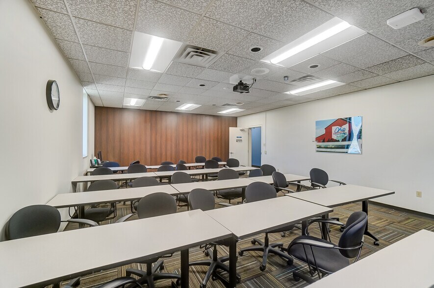 More Photos Of 2025 E 4th St, Lima Light Manufacturing For Lease