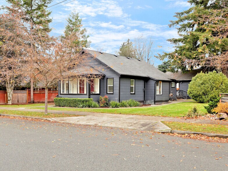 Primary Photo Of 8568 Falls Ave SE, Snoqualmie Apartments For Sale