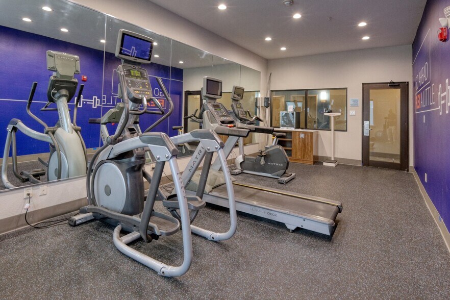 More Photos Of 46300 Interstate 10, Winnie Hotel For Sale