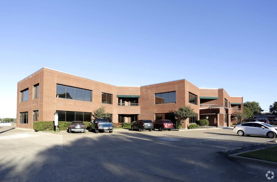 Primary Photo Of 14465 Webb Chapel Rd, Farmers Branch Office For Lease