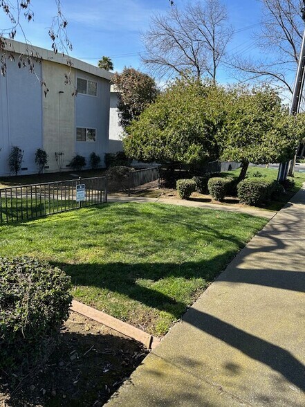 More Photos Of 1322 1/2 E 5th St, Benicia Apartments For Sale