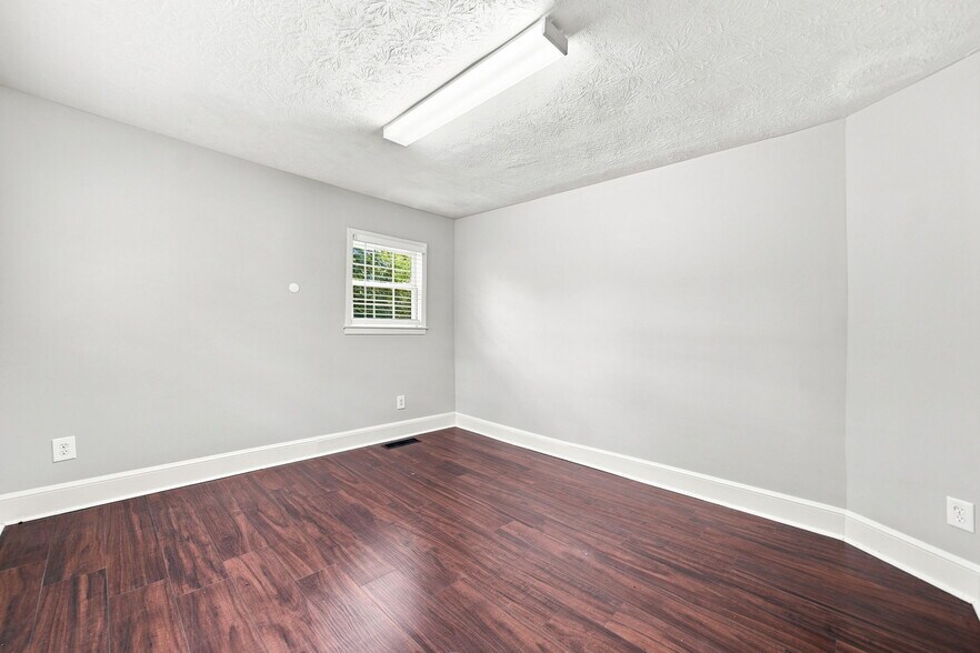 More Photos Of 255 Norcross St, Roswell Office For Lease