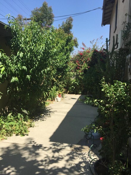 More Photos Of 5919 Whitnall Hwy, North Hollywood Apartments For Sale