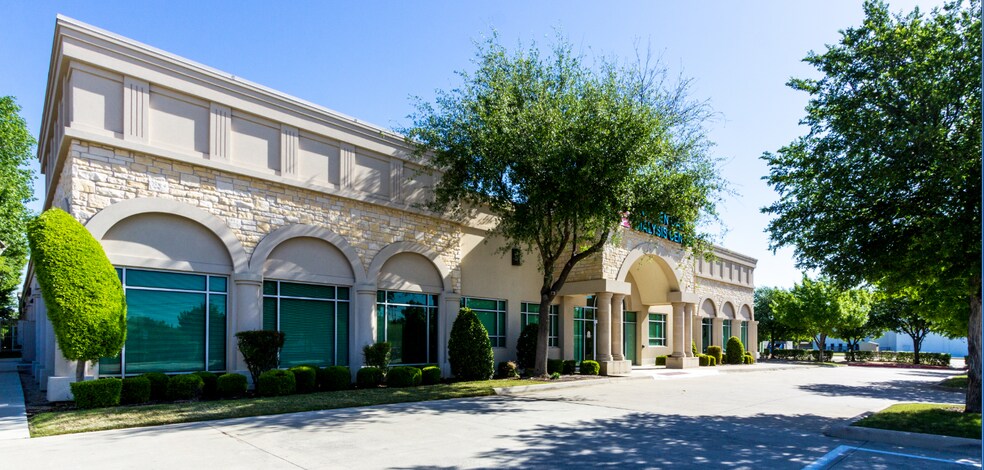 More Photos Of 1950 NE Green Oaks Blvd, Arlington Office For Lease