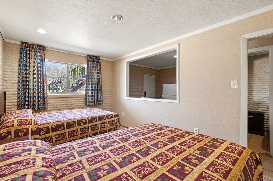 More Photos Of 1907 Lamar Ave, Paris Hotel For Sale