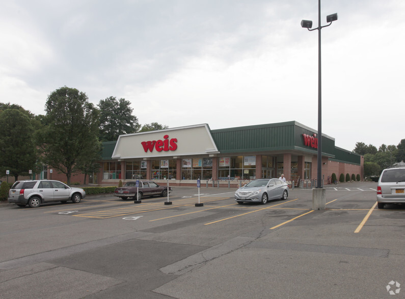 Primary Photo Of 307 Conklin Ave, Binghamton Supermarket For Lease