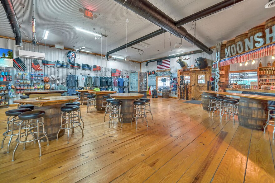 More Photos Of 602 Clark St, Utica Restaurant For Sale