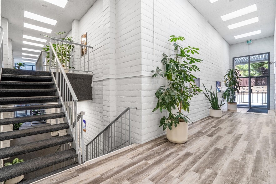 More Photos Of 5353 Wyoming, Albuquerque Office For Lease