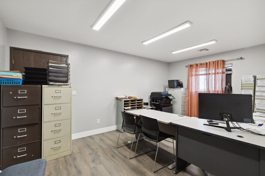 More Photos Of 2428 West Ave, Fresno Industrial For Sale