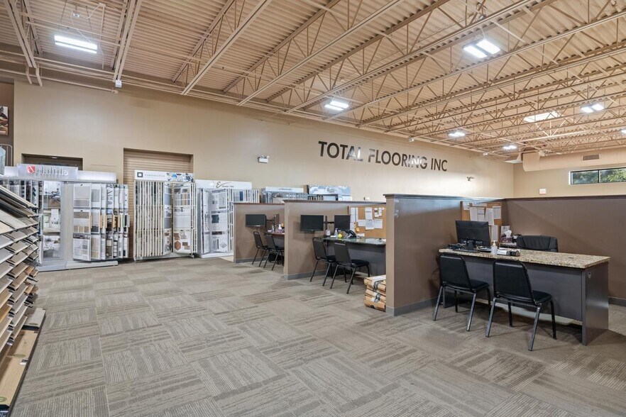 More Photos Of 13412 W 159th St, Homer Glen Showroom For Sale