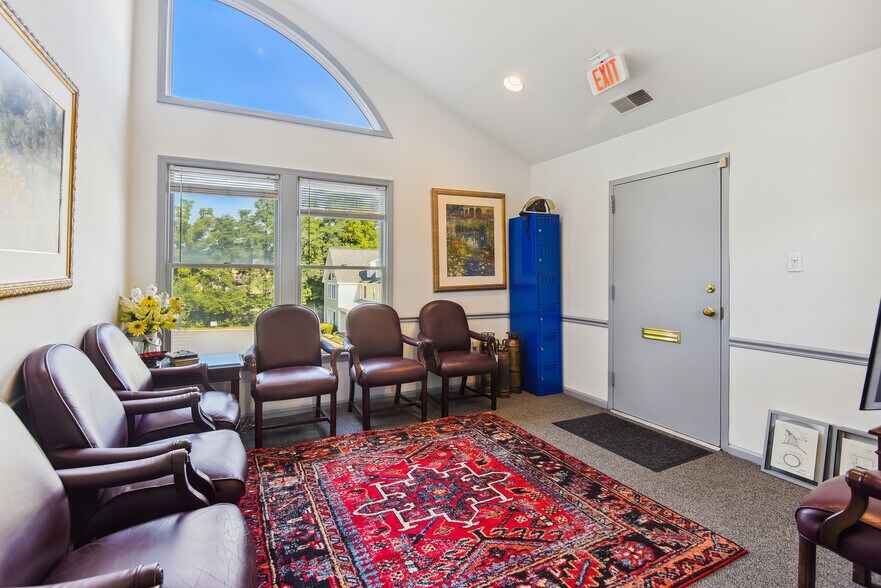 More Photos Of 10520 Warwick Ave, Fairfax Medical For Sale