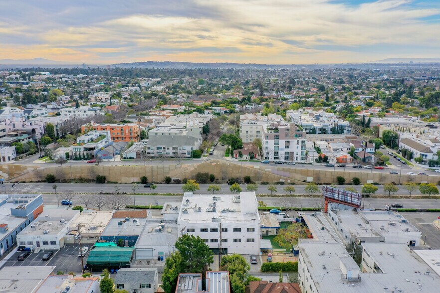 More Photos Of 10537 Santa Monica Blvd, Los Angeles Medical For Lease
