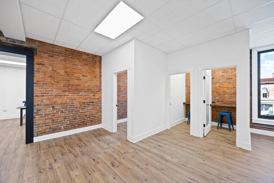 More Photos Of 227 Pearl St, New Albany Office For Lease