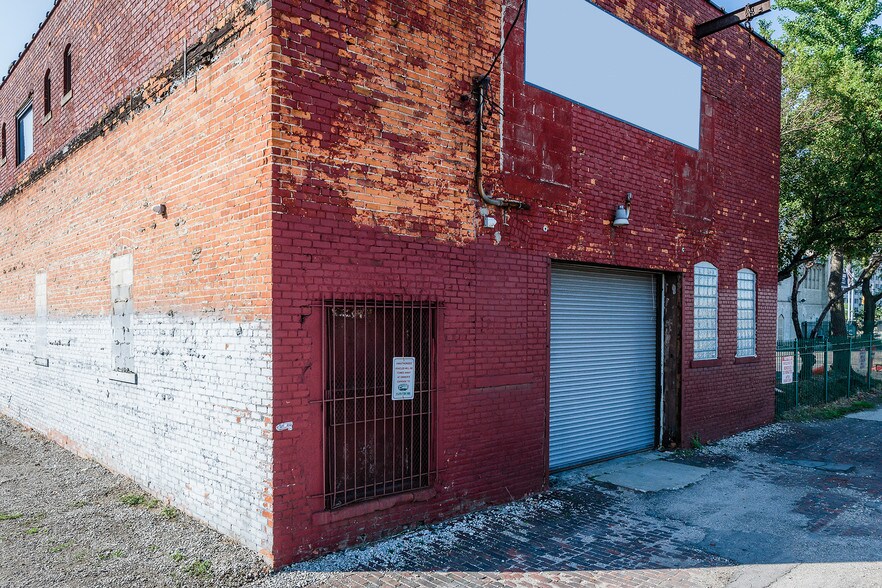 More Photos Of 478 W Columbia St, Detroit Freestanding For Sale