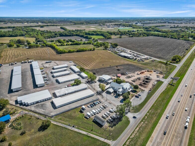More Photos Of 15048 US Highway 75, Van Alstyne Specialty For Lease