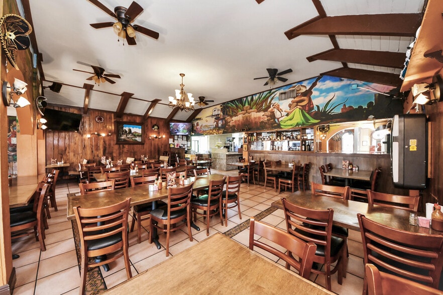 More Photos Of 7626 Clarewood Dr, Houston Restaurant For Sale