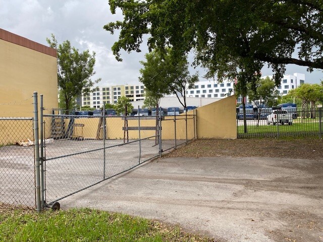 More Photos Of 2300 NW 34th Ave, Miami Warehouse For Sale