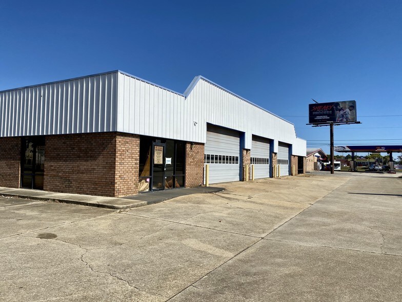 More Photos Of 1560 Fairfield Dr, Pensacola Auto Repair For Sale