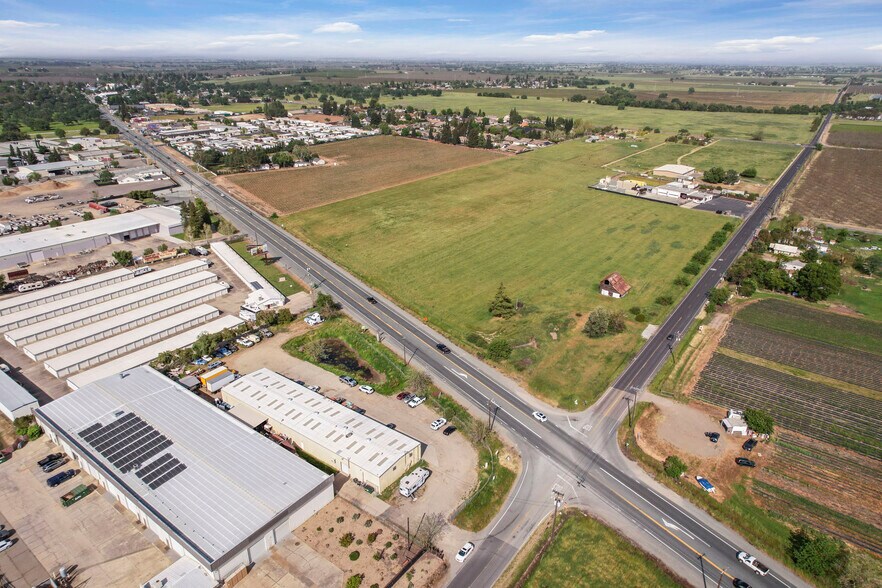 More Photos Of 12811 E Brandt Rd, Lockeford Warehouse For Sale