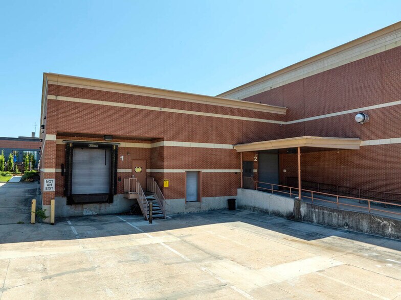 More Photos Of 1 E Main St, Ephrata Warehouse For Lease