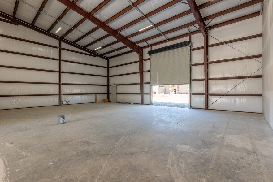 More Photos Of 4091 Ashley ln, College Station Warehouse For Lease