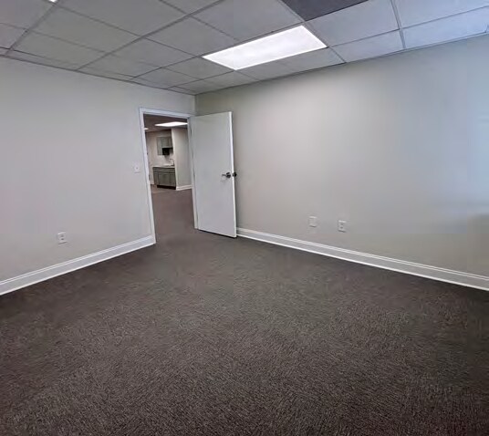 More Photos Of 537 Long Point Rd, Mount Pleasant Office For Lease