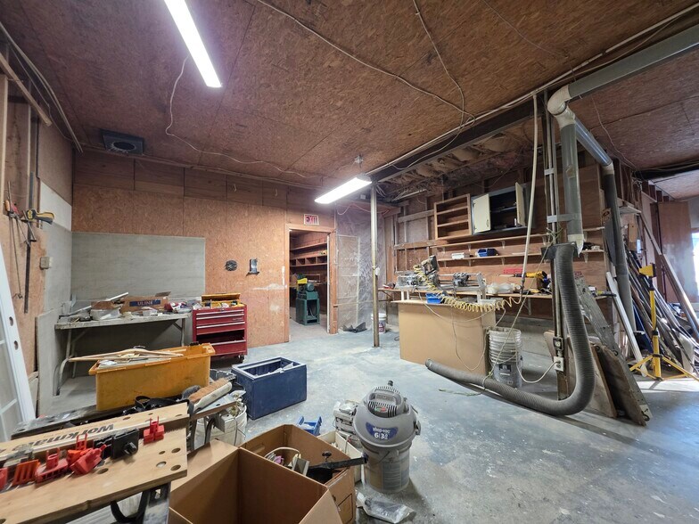 More Photos Of 2034 W 5th St, Washington Showroom For Sale