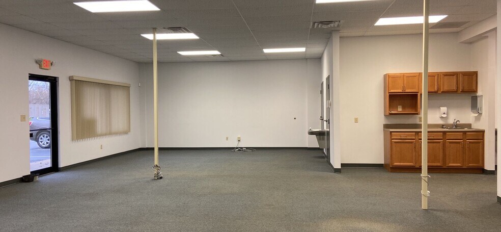 More Photos Of 427 W Pike St, Goshen Restaurant For Lease
