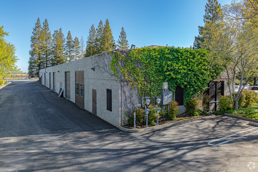 More Photos Of 660 Commerce Dr, Roseville Research And Development For Lease