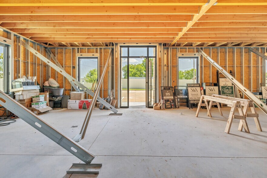 More Photos Of 207 E. Memorial Road, Oklahoma City Medical For Lease