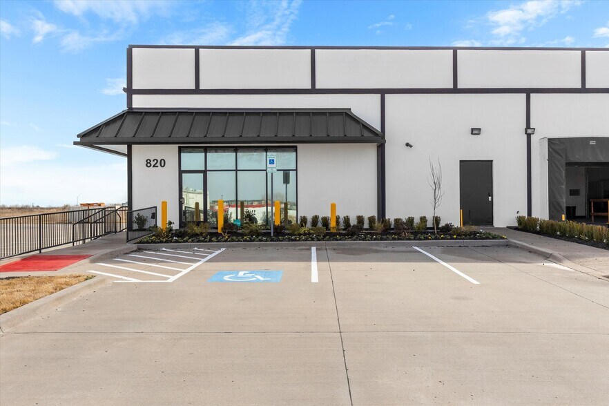 More Photos Of 820 S Central Expy, Anna Warehouse For Sale