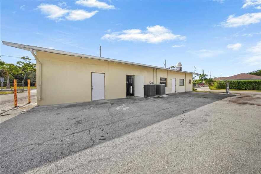 More Photos Of 10401 W Terry St, Bonita Springs Restaurant For Sale