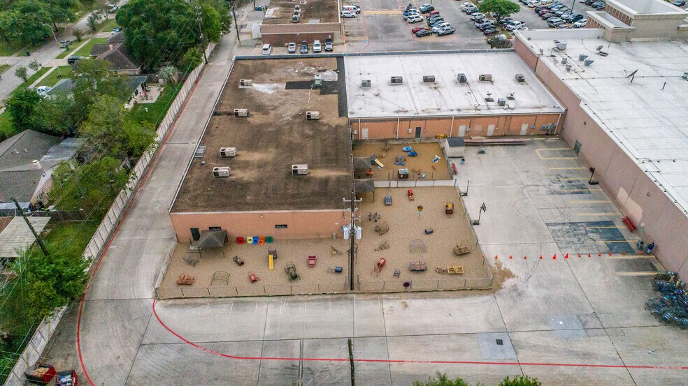 More Photos Of 18416-18508 Kuykendahl Rd, Spring Freestanding For Lease