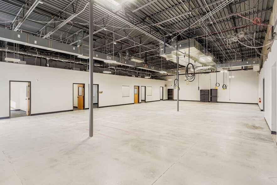 More Photos Of 1500 W Campus Dr, Littleton Warehouse For Lease