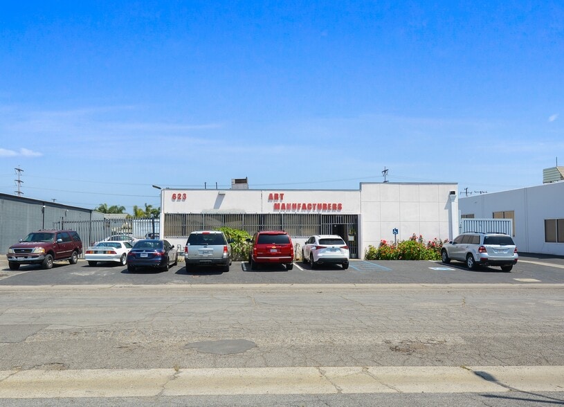 More Photos Of 623 Young St, Santa Ana Manufacturing For Sale