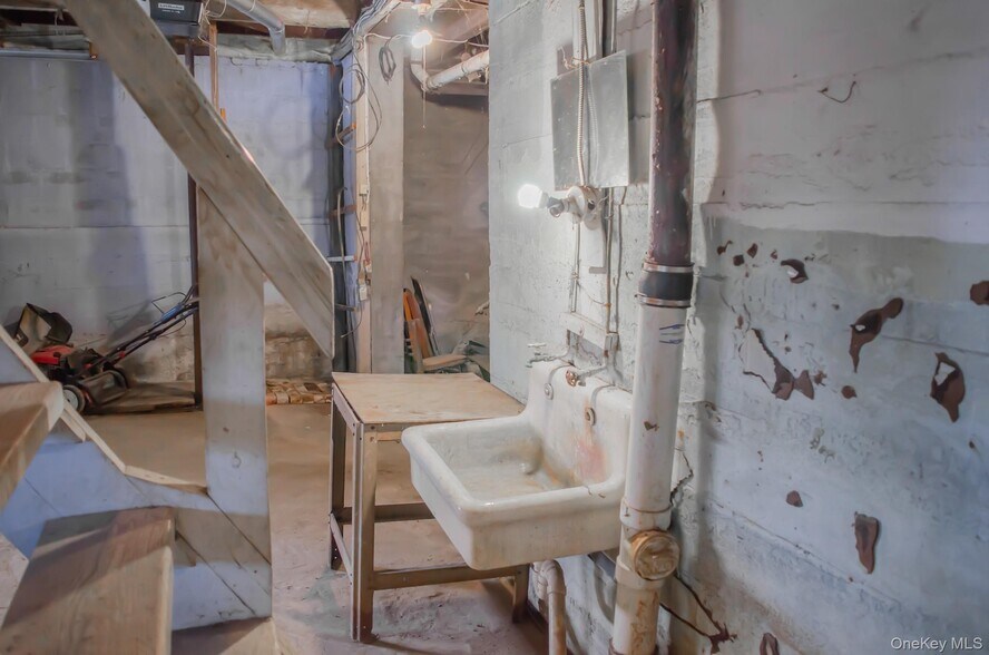 More Photos Of 8874 US Route 9W, Athens Office Residential For Sale