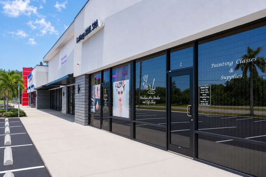 More Photos Of 800 E Bay Dr, Largo General Retail For Lease