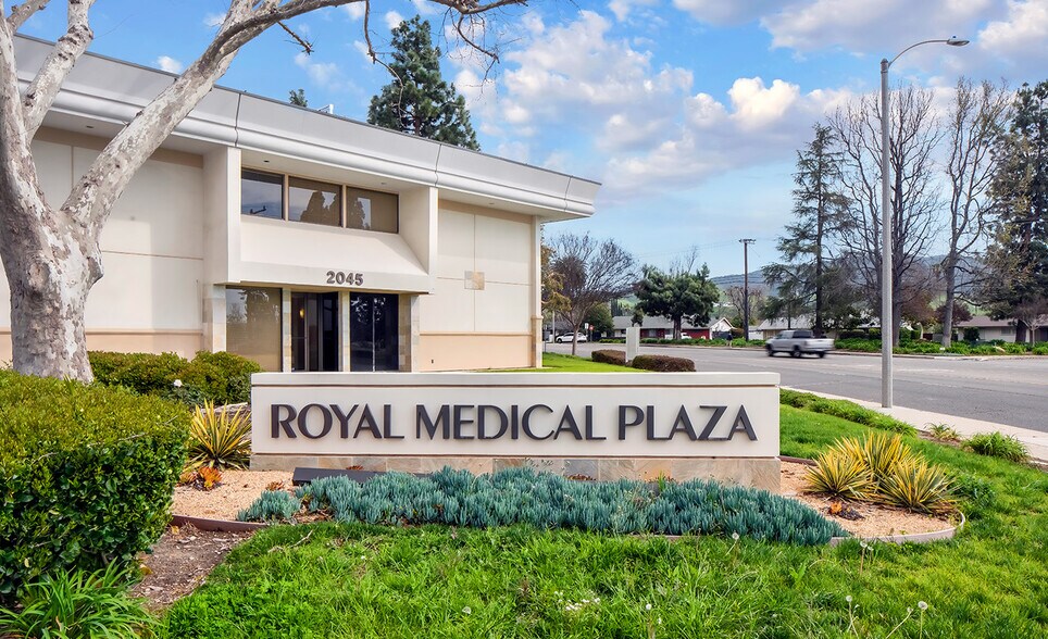More Photos Of 2045 Royal Ave, Simi Valley Medical For Lease