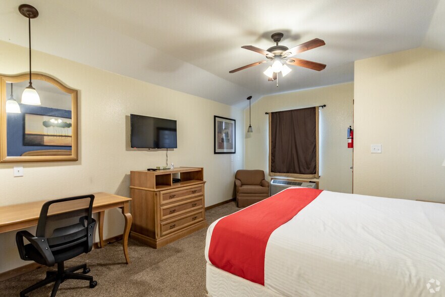 More Photos Of 108 E State Highway 72, Kenedy Hotel For Sale