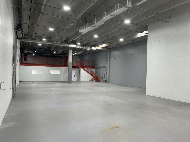 More Photos Of 312-384 S Military Trl, Deerfield Beach Light Distribution For Lease