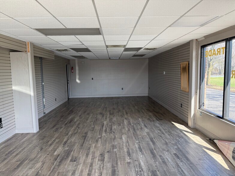 More Photos Of 200 Island Plaza Ct, Stevensville Freestanding For Lease
