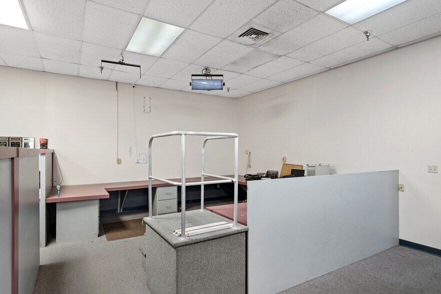 More Photos Of 1624 N Meadowcrest Blvd, Crystal River Manufacturing For Lease