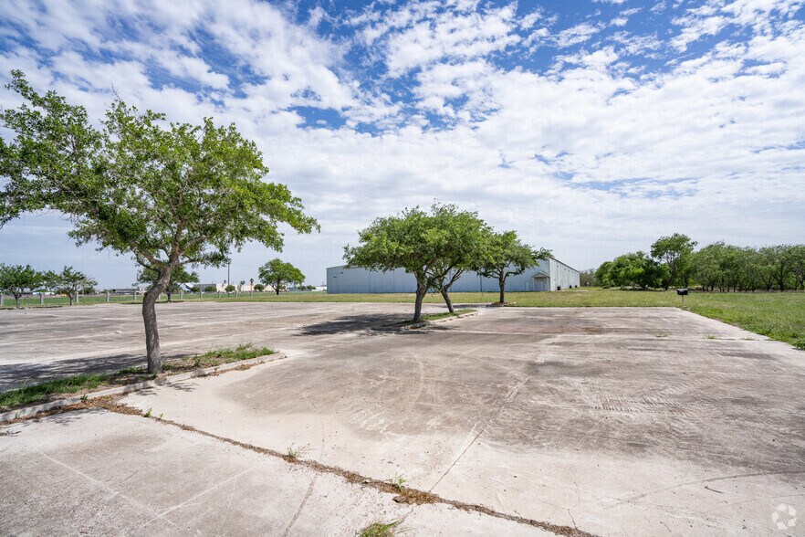 More Photos Of 5806 E Grimes Ave, Harlingen Manufacturing For Sale