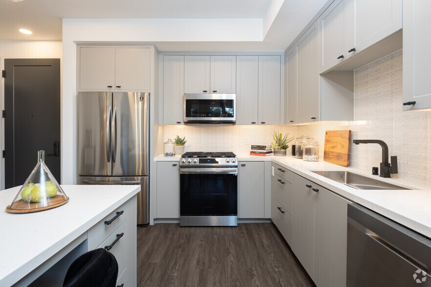 More Photos Of 585 Anton Blvd, Costa Mesa Apartments For Lease